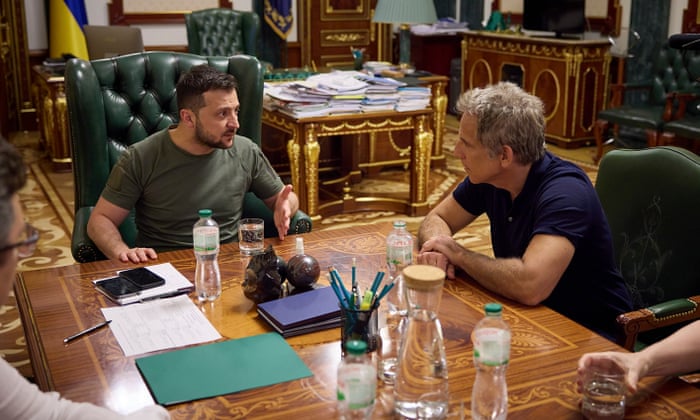 Volodymyr Zelenskiy (L) with the US actor Ben Stiller (R), a UNHCR goodwill ambassador, during a meeting in Kyiv on Monday.