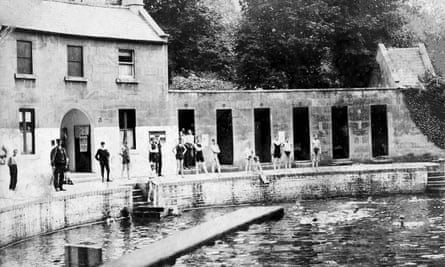 Bathers at Cleveland Pools in 1910.