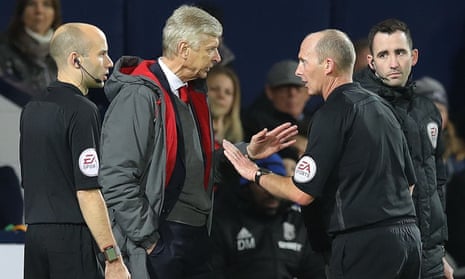 Arsène Wenger and Mike Dean