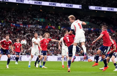 Harry KaneâÂÂs header puts England 3-0 up at Wembley
