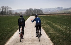 Bradley Wiggins cycling in Flanders