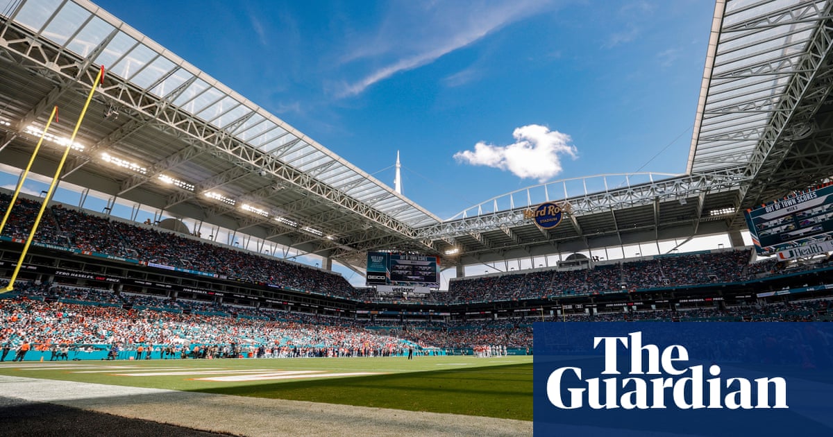 Дилън Броуди Айзъкс 30 е прострелян и убит пред стадионаПолицията