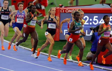 Georgia Bell in the middle of the pack during the women’s 1500m final.