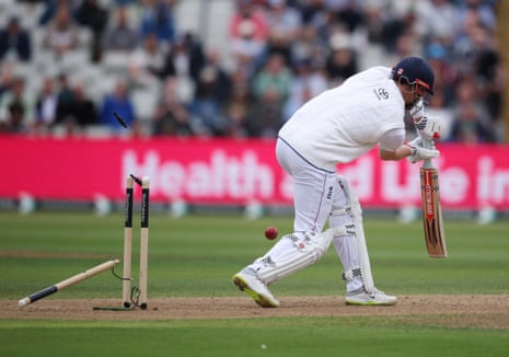 Gus Atkinson loses a stump.
