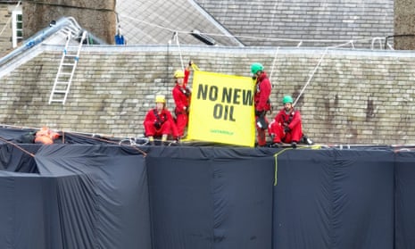 Greenpeace activists on the roof of Rishi Sunak’s Yorkshire manor house.