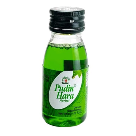 Pudin Hara green liquid in clear bottle