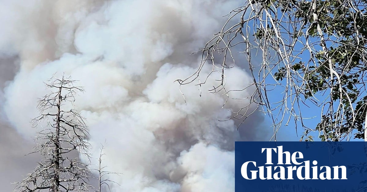 Two helicopter pilots killed while battling Yosemite fires