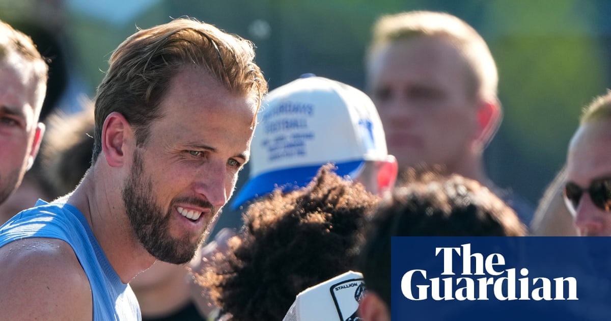 England get rapturous welcome as they settle in to sprawling Kansas City home