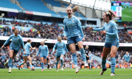 Jess Park sinks Manchester United to send Manchester City top of WSL
