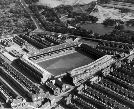 An aerial view of Goodison Park, circa 1965.