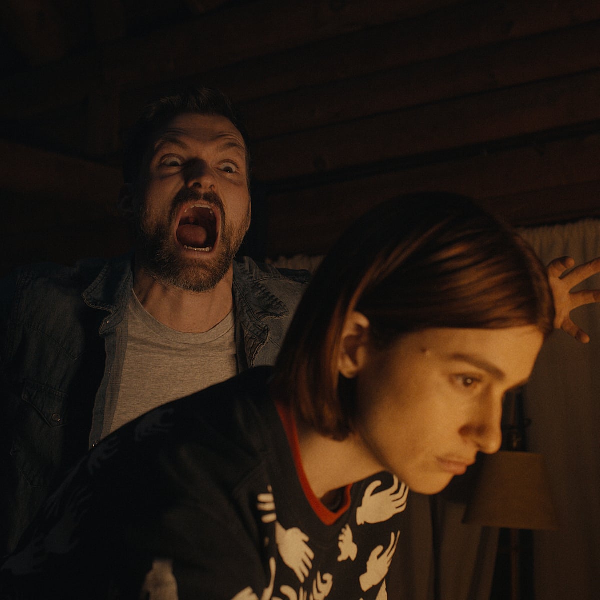 Scare Me Review Cabin Fire Tales Get Nasty In Self Aware Comedy Horror Film The Guardian