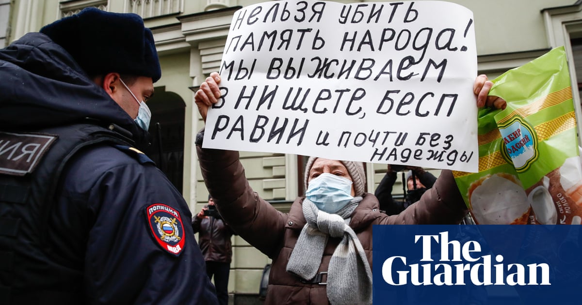 Protest at Russian court as future of rights group Memorial hangs in balance