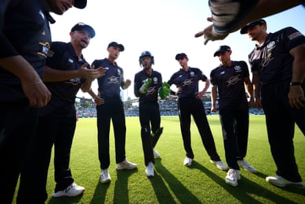Jos Buttler speaks to his Manchester Originals team in a huddle during The Hundred match between Oval Invincibles Men and Manchester Originals Men at The Kia Oval in July 2021.