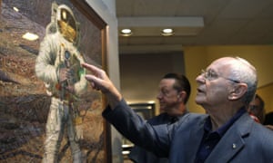 Alan Bean at an exhibition of his pictures 2009.