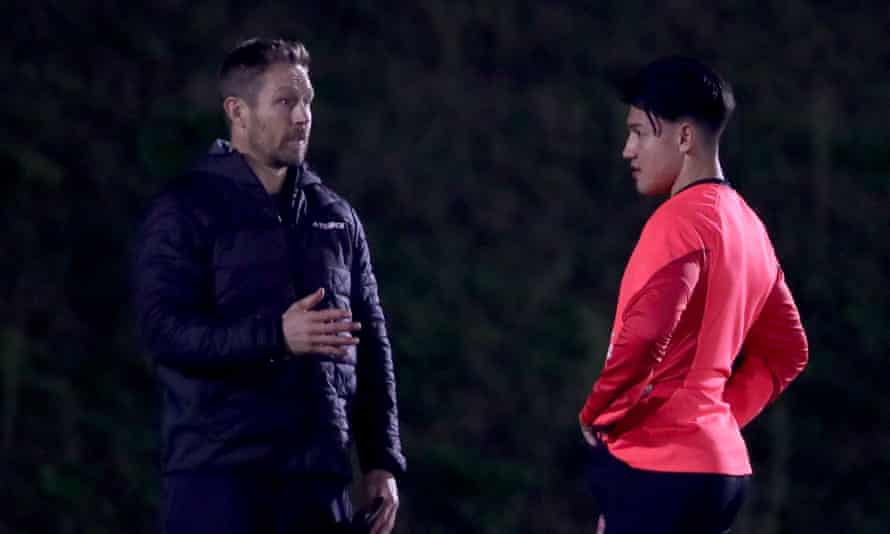 Jonny Wilkinson’s role in teaching Marcus Smith to become bulletproof | England rugby union team 1 Jonny Wilkinson (left) works with Marcus Smith as England’s kicking consultant but also provides a mentoring role.