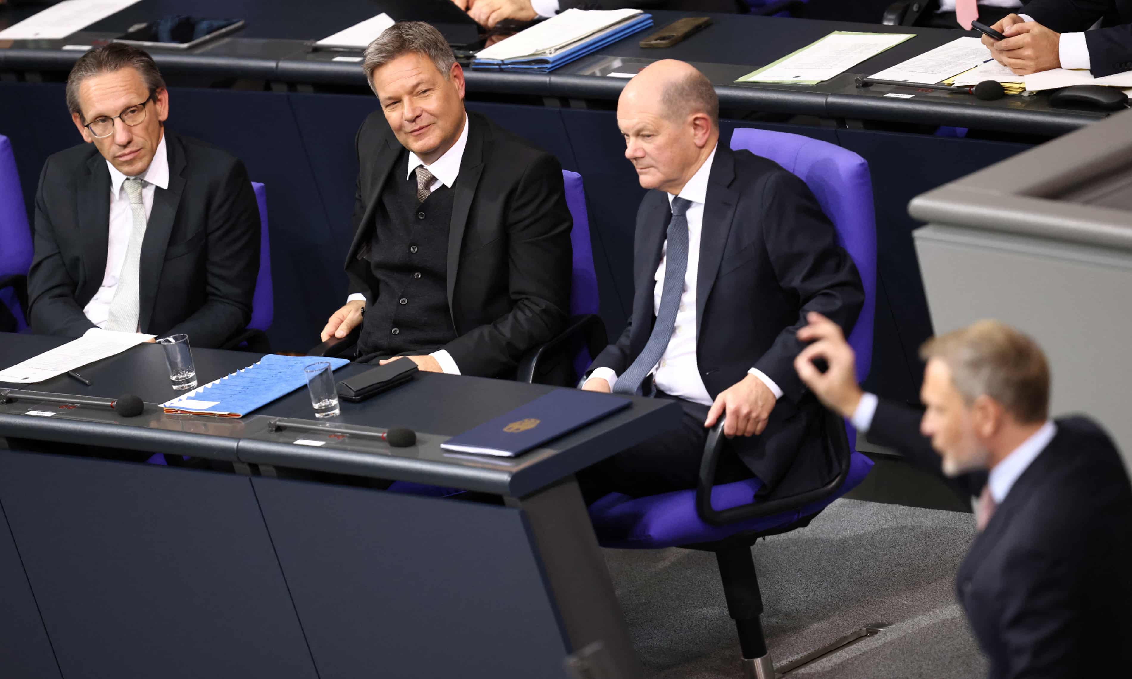 German parliament to declare no confidence in chancellor Olaf Scholz (theguardian.com)