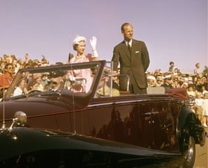 what date did the queen visit australia in 1954
