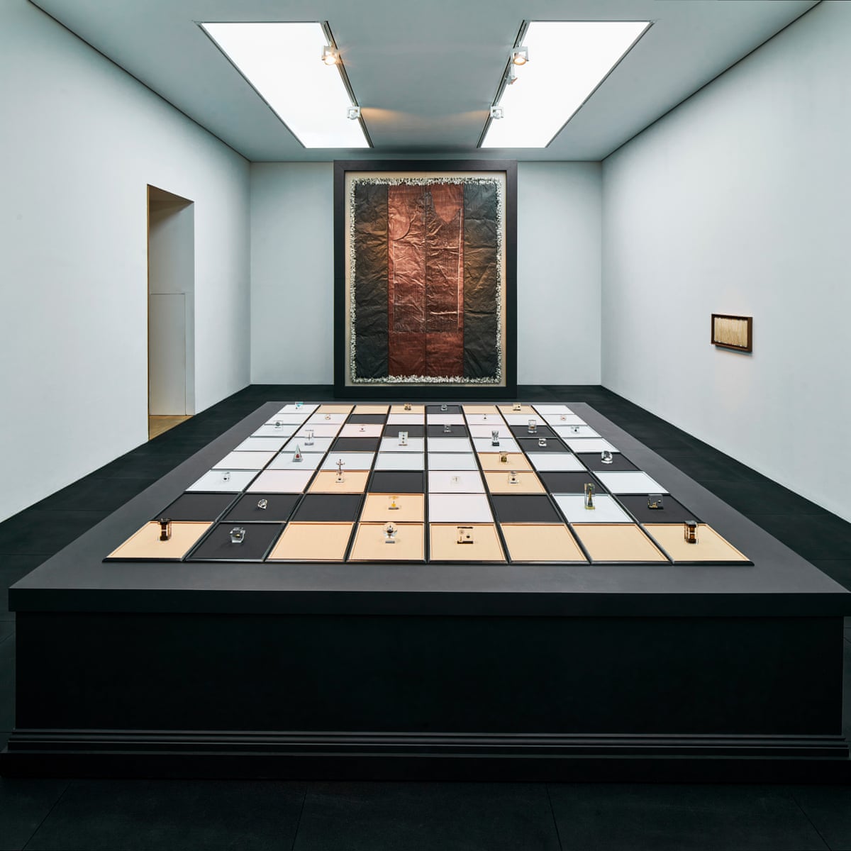 Their tininess precludes emotional or intellectual impact … small objects and big textures by Tanoa Sasraku.