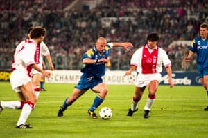 Gianluca Vialli evades a tackle from Ajax’s Sonny Silooy during the 1996 Champions League final