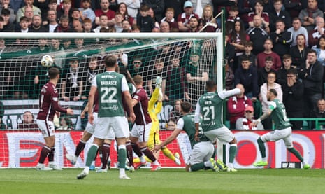 Martin Boyle puts Hibs ahead.