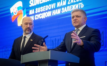 Ukraine’s prime minister, Denys Shmyhal (left), with his Slovakian counterpart, Robert Fico, this week.