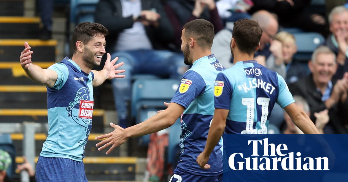 Wycombe go top with win over Lincoln, Coventry come back to beat Blackpool