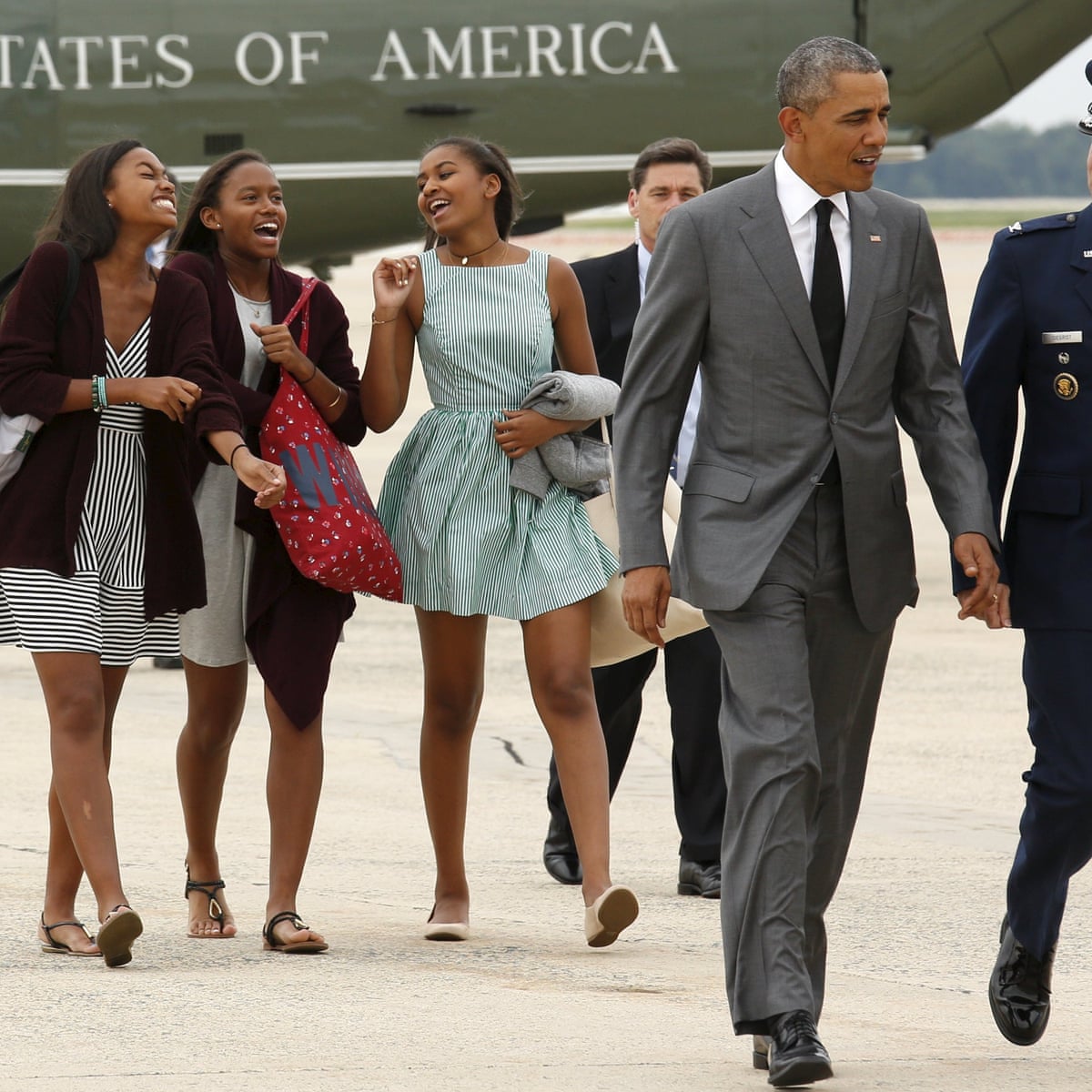 Barack Obama Joins Malia And Sasha In New York For Some Father Daughter Time Barack Obama The Guardian