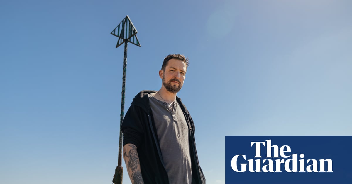 Frank Turner on reconciling with his trans parent: ‘Miranda is a really nice person – my dad wasn’t’