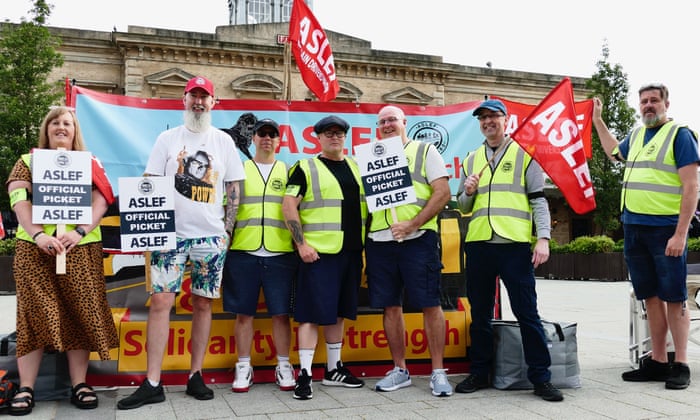 Members of the Aslef union on strike