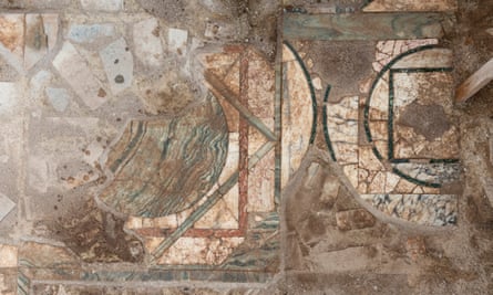 Magnifica antica cantina romana trovata tra le rovine della villa dei Quintili vicino a Roma, in Italia