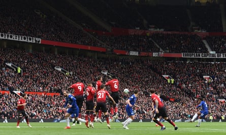 Willian fires in a free-kick against Manchester United