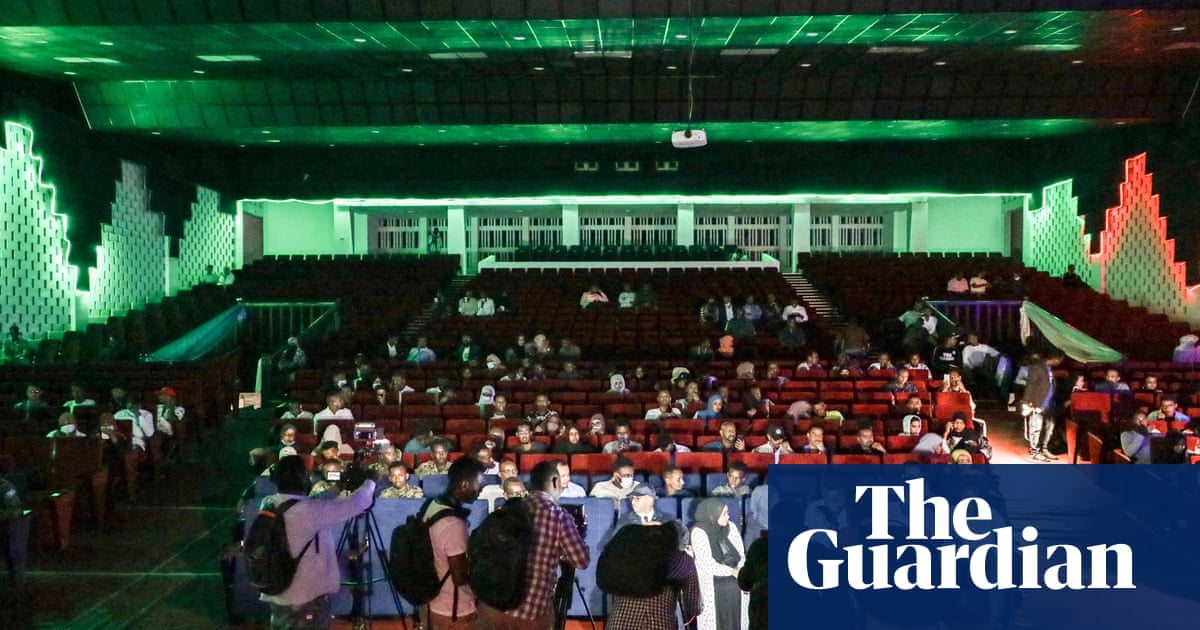 Cinema returns to Somalia with first public screening in 30 years