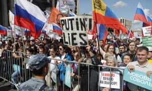 Mostly young people gather in central Moscow to demand that opposition candidates be included on ballots for local elections in September.