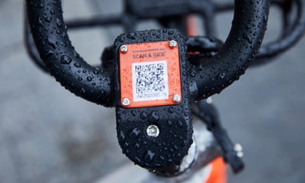 Users locate the nearest bike using GPS and the Mobike app then unlock it and pay using their phone.