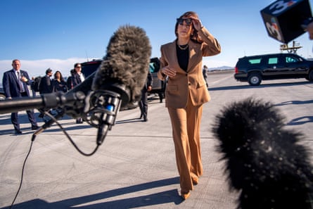 harris walks toward mics on airport tarmac