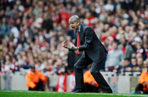 Arsene Wenger shouts to his players in the final minutes.