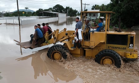 Volunteers join the rescue efforts in the Planeta colony in La Lima, Honduras.