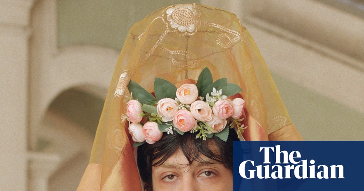 Photographer Documents Naples's Femminielli Community in New Visual Project