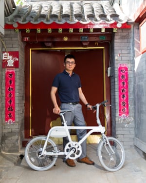 Luca Du standing with a smart bicycle
