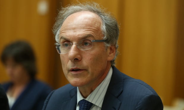  Dr Alan Finkel, Australia's chief scientist, has urged his colleagues in the US to remain 'frank and fearless' even though science is 'literally under attack'.