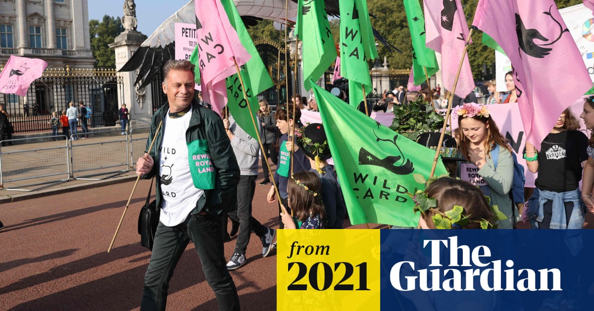 Chris Packham asks royal family to commit to rewilding estates