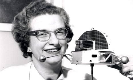 Roman with a model of a planned Nasa Orbiting Solar Observatory in 1962. Her work on the space telescope programme led Nasa to call her the ‘mother of Hubble’. 