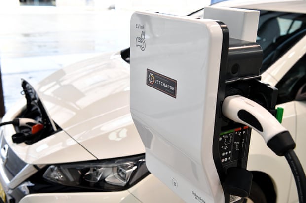 A JET Charge EVlink connected to a Nissan Leaf electric car