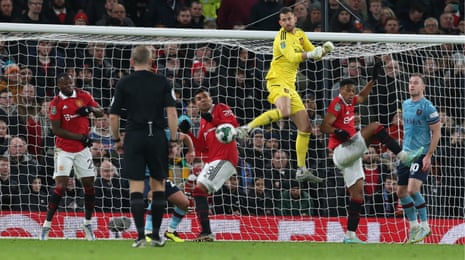 Martin Dubravka misses the cross.