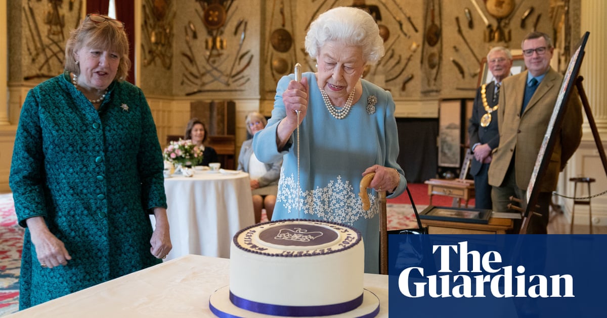 ‘I don’t matter’: Queen jokes about her platinum jubilee cake being upside down – video