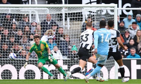 Callum Hudson-Odoi fires Nottingham Forest in front.