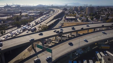 The I-980 and I-880 merge in West Oakland, California.