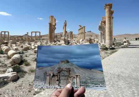 A view of the Arch of Triumph in Palmyra, Syria, taken after its destruction by Isis in 2016 with a picture of the same view from 2014.