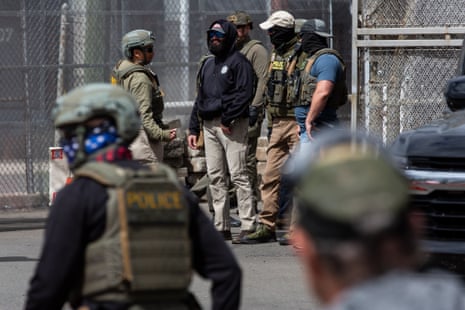 federal agents stand outside a detention center