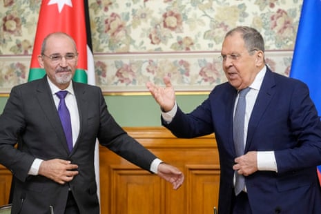 Russia's Foreign Minister Sergey Lavrov (R) and Jordan's Foreign Minister Ayman Safadi gesture as they leave at the end of a signing ceremony following their talks at Zinaida Morozova's Mansion in Moscow on August 20, 2025.